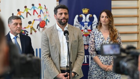 ŠAPIĆ U BARAJEVU: Gradonačelnik otvorio sportsku halu i novoizgrađeni Centar za smeštaj dece i omladine ometene u razvoju ŠAPIĆ U BARAJEVU: Gradonačelnik otvorio sportsku halu i novoizgrađeni Centar za smeštaj dece i omladine ometene u razvoju