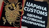 КОМБИ СТРАНИХ ТАБЛИ ЗАУСТАВЉЕН НА ГРАДИНИ: Погледајте шта су цариници нашли у црном ранцу (ФОТО)