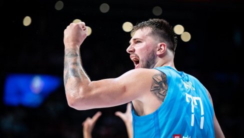 DELIJE GLEDAJU I NE VERUJU: Evo šta je Luka Dončić uradio tokom večitog derbija Zvezda - Partizan (FOTO) DELIJE GLEDAJU I NE VERUJU: Evo šta je Luka Dončić uradio tokom večitog derbija Zvezda - Partizan (FOTO)
