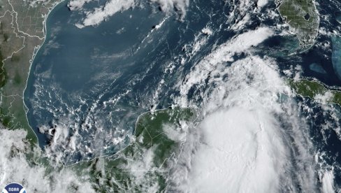 IZDATO UPOZORENJE NA TORNADO: Otkazano više od 1.000 letova zbog uragana Idalija na Floridi