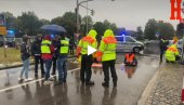 НЕМАЧКА: Активисти се лепе за путеве у Минхену, захтевајући климатске акције (ВИДЕО) НЕМАЧКА: Активисти се лепе за путеве у Минхену, захтевајући климатске акције (ВИДЕО)