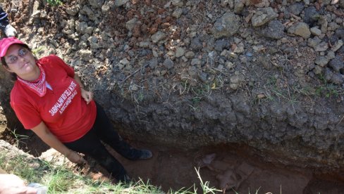 SANJA JE NAŠLA BLAGO U ZEMLJI: Trenutak koji je promenio arheologiju u Župi (FOTO/VIDEO)