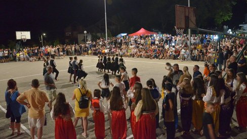 „GOSPOĐINDAN“ BAŠ KAO NEKADA: U vlasotinačkoj Konopnici „Miholjski susreti sela“ „GOSPOĐINDAN“ BAŠ KAO NEKADA: U vlasotinačkoj Konopnici „Miholjski susreti sela“