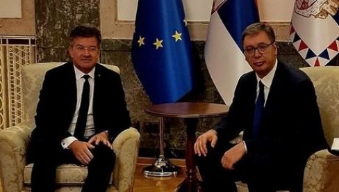 MOŽEMO DA SEDIMO I 10 SATI, TEŠKO BISMO NAŠLI REŠENJE: Vučić o razgovoru sa Lajčakom i Kurtijevom opasnom planu MOŽEMO DA SEDIMO I 10 SATI, TEŠKO BISMO NAŠLI REŠENJE: Vučić o razgovoru sa Lajčakom i Kurtijevom opasnom planu