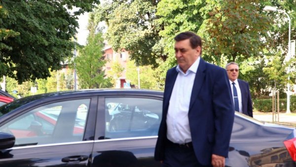 ОБРЕН ПЕТРОВИЋ ОСЛОБОЂЕН КРИВИЦЕ: Окружни суд Бањалука пресудио у случају поплава у Добоју 2014. када је страдало 11 људи ОБРЕН ПЕТРОВИЋ ОСЛОБОЂЕН КРИВИЦЕ: Окружни суд Бањалука пресудио у случају поплава у Добоју 2014. када је страдало 11 људи