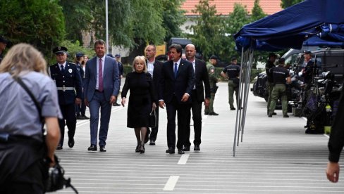U SLUŽBI NAŠE ZEMLJE I NAROA: Prva generacija Srednje škole unutrašnjih poslova Jakov Nenadović u Sremskoj Kamenici U SLUŽBI NAŠE ZEMLJE I NAROA: Prva generacija Srednje škole unutrašnjih poslova Jakov Nenadović u Sremskoj Kamenici