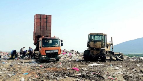 LANE RECIKLIRALI 400 TONA OTPADA: Vrščani za godinu dana na reciklažu poslali 400 tona otpada LANE RECIKLIRALI 400 TONA OTPADA: Vrščani za godinu dana na reciklažu poslali 400 tona otpada