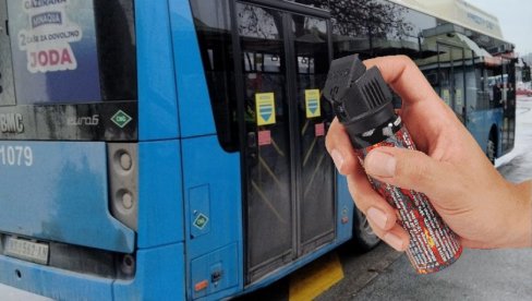 DECA ISPRSKALA PUTNIKE BIBER SPREJOM: Nesvakidašnji incident u autobusu na liniji 74 DECA ISPRSKALA PUTNIKE BIBER SPREJOM: Nesvakidašnji incident u autobusu na liniji 74