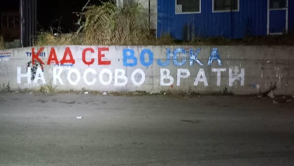 КАД СЕ ВОЈСКА НА КОСОВО ВРАТИ: Фотографија графита из Зубиног Потока разгалила срца свих Срба КАД СЕ ВОЈСКА НА КОСОВО ВРАТИ: Фотографија графита из Зубиног Потока разгалила срца свих Срба