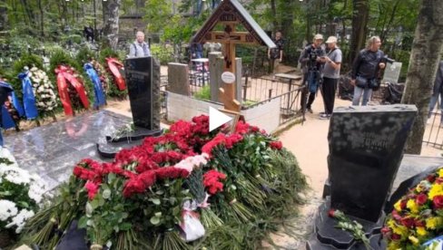 RUSIJA: Grob Jevgenija Prigožina na Porohovskom groblju u Sankt Peterburgu (VIDEO) RUSIJA: Grob Jevgenija Prigožina na Porohovskom groblju u Sankt Peterburgu (VIDEO)