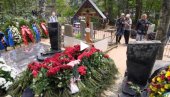 RUSIJA: Grob Jevgenija Prigožina na Porohovskom groblju u Sankt Peterburgu (VIDEO) RUSIJA: Grob Jevgenija Prigožina na Porohovskom groblju u Sankt Peterburgu (VIDEO)