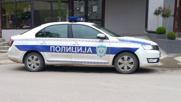 ПИЈАН ВИТЛАО НОЖЕМ И ПРЕТИО КОМШИЈИ УБИСТВОМ: Ухапшен насилник из околине Смедерева ПИЈАН ВИТЛАО НОЖЕМ И ПРЕТИО КОМШИЈИ УБИСТВОМ: Ухапшен насилник из околине Смедерева