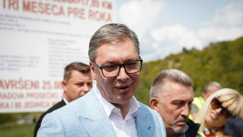 VUČIĆ OBIŠAO REKONSTRUISANI PUT RAŠKA - NOVI PAZAR: Važan i Srbima i Bošnjacima, završen tri meseca pre roka, izgleda kao pista (VIDEO) VUČIĆ OBIŠAO REKONSTRUISANI PUT RAŠKA - NOVI PAZAR: Važan i Srbima i Bošnjacima, završen tri meseca pre roka, izgleda kao pista (VIDEO)
