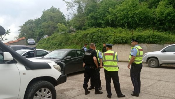 СКАНДАЛ У ПЕЋИ: Полиција лажне државе спречила породице ухапшених Срба у случају Брезовица да плате кауцију за њихово пуштање из притвора СКАНДАЛ У ПЕЋИ: Полиција лажне државе спречила породице ухапшених Срба у случају Брезовица да плате кауцију за њихово пуштање из притвора
