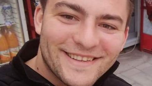OVO JE SRBIN UHAPŠEN NA BISTRIČKOM MOSTU: Aleksandar vodio klub u Mitrovici nakon Lunetovog hapšenja - Mladić odveden pred majkom OVO JE SRBIN UHAPŠEN NA BISTRIČKOM MOSTU: Aleksandar vodio klub u Mitrovici nakon Lunetovog hapšenja - Mladić odveden pred majkom