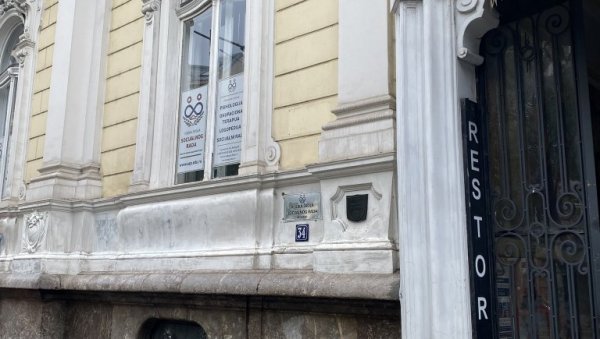 КРСМАНОВИЋА КУЋА ОД САД БЕЗ ГРАФИТА: Екипе ЈКП Градска чистоћа у сарадњи са Заводом очистиле фасаде два значајна споменика културе КРСМАНОВИЋА КУЋА ОД САД БЕЗ ГРАФИТА: Екипе ЈКП Градска чистоћа у сарадњи са Заводом очистиле фасаде два значајна споменика културе