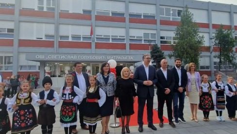 NEKA VAM LJUBAV PREMA UČENJU BUDE VODILJA Poruka predsednika đacima prvacima (FOTO) NEKA VAM LJUBAV PREMA UČENJU BUDE VODILJA Poruka predsednika đacima prvacima (FOTO)