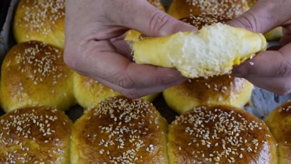 ОВАКО ПЕКАРИ ПРАВЕ НАЈМЕКШЕ ПОГАЧИЦА ИКАД: Трик који ће вас ОДУШЕВИТИ, зато што је тако једноставан ОВАКО ПЕКАРИ ПРАВЕ НАЈМЕКШЕ ПОГАЧИЦА ИКАД: Трик који ће вас ОДУШЕВИТИ, зато што је тако једноставан