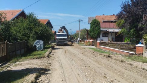 ZAVRŠAVA SE IZGRADNJA PANTIĆKE ULICE: U Busilovcu kod Paraćina priprema za asfaltiranje ZAVRŠAVA SE IZGRADNJA PANTIĆKE ULICE: U Busilovcu kod Paraćina priprema za asfaltiranje