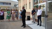 ПОМОЋ ПОВОДОМ ПОЛАСКА У ШКОЛУ: Власотинце родитељима првака уплатило по 10 хиљада динара ПОМОЋ ПОВОДОМ ПОЛАСКА У ШКОЛУ: Власотинце родитељима првака уплатило по 10 хиљада динара
