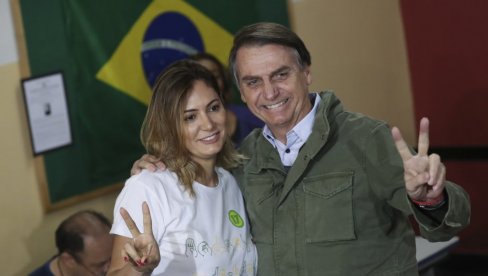 BOLSONAROVI SE BRANILI ĆUTANJEM: Nastavljena istraga o skupim poklonima brazilskog bračnog para dobijenim od šefova SA BOLSONAROVI SE BRANILI ĆUTANJEM: Nastavljena istraga o skupim poklonima brazilskog bračnog para dobijenim od šefova SA