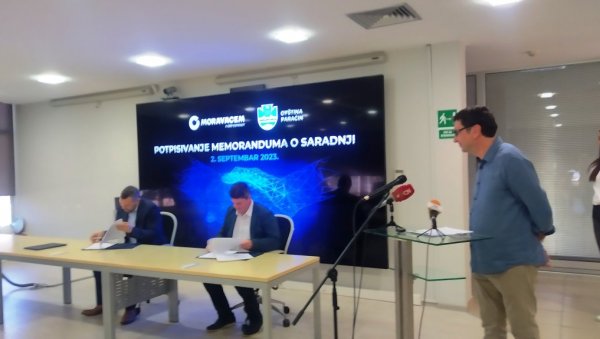 ПРОШИРУЈЕ СЕ ИНДУСТРИЈСКА ЗОНА „ЗМИЧ“: Општина Параћин потписала у ту сврху Меморандум са компанијом „Моравацем“ (ФОТО) ПРОШИРУЈЕ СЕ ИНДУСТРИЈСКА ЗОНА „ЗМИЧ“: Општина Параћин потписала у ту сврху Меморандум са компанијом „Моравацем“ (ФОТО)
