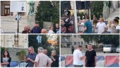 POLITIČKI PROTEST: Demonstranti na čelu sa političarima prošetali do Ministarstva prosvete