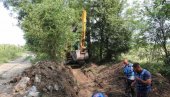 ŠIRI KANAL ŠTITI USEVE: Radovi u obrenovačkoj mesnoj zajednici Poljane ŠIRI KANAL ŠTITI USEVE: Radovi u obrenovačkoj mesnoj zajednici Poljane