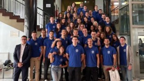 STUDENT MENTOR ZA BRUCOŠE: Na Mašinskom fakultetu nastavljaju tradiciju pomoći najmlađim kolegama STUDENT MENTOR ZA BRUCOŠE: Na Mašinskom fakultetu nastavljaju tradiciju pomoći najmlađim kolegama