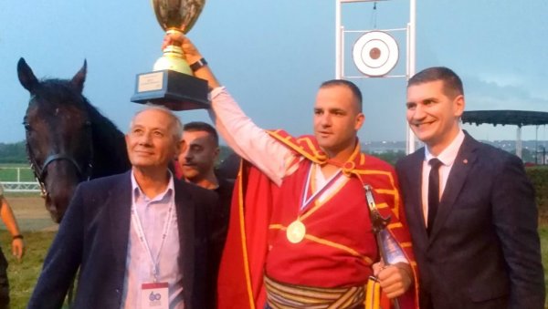 ЗАВРШЕНЕ ЉУБИЧЕВСКЕ КОЊИЧКЕ ИГРЕ: Душан Јанковић нови љубичевски витез ЗАВРШЕНЕ ЉУБИЧЕВСКЕ КОЊИЧКЕ ИГРЕ: Душан Јанковић нови љубичевски витез