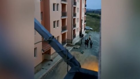 BANDA OBILA NEDOVRŠENU ZGRADU U LEPOSAVIĆU: Novi potez Prištine unosi dodatni nemir u narod (VIDEO)