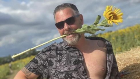 NEMOJTE GOLI U SUNCOKRETE: Vlasnici farme u Engleskoj bore se protiv nestašnih turista NEMOJTE GOLI U SUNCOKRETE: Vlasnici farme u Engleskoj bore se protiv nestašnih turista
