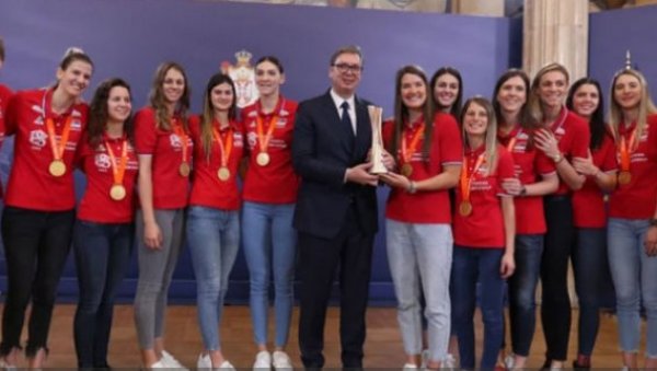 КОД ПРЕДСЕДНИКА У 17 ЧАСОВА: Вучић ће примити женску одбојкашку репрезентацију Србије КОД ПРЕДСЕДНИКА У 17 ЧАСОВА: Вучић ће примити женску одбојкашку репрезентацију Србије