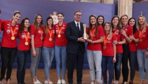 KOD PREDSEDNIKA U 17 ČASOVA: Vučić će primiti žensku odbojkašku reprezentaciju Srbije KOD PREDSEDNIKA U 17 ČASOVA: Vučić će primiti žensku odbojkašku reprezentaciju Srbije
