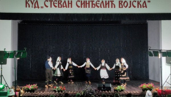 ДАНИ ДИЈАСПОРЕ: Дечија смотра фолклора (ФОТО) ДАНИ ДИЈАСПОРЕ: Дечија смотра фолклора (ФОТО)