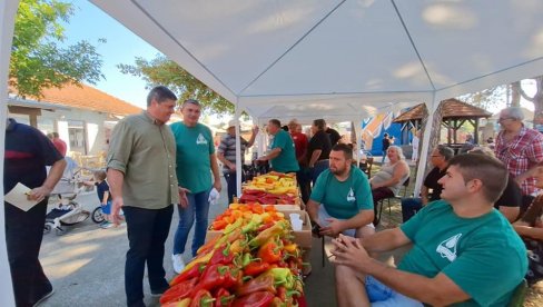 POBEDNICI PROGLAŠENI, KONCERT OTKAZAN: „Paprikijada“ u Drenovcu u senci pogibije fudbalera Stefana Savića (FOTO) POBEDNICI PROGLAŠENI, KONCERT OTKAZAN: „Paprikijada“ u Drenovcu u senci pogibije fudbalera Stefana Savića (FOTO)