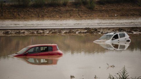 SNAŽNE OLUJE IZAZVALE KOLAPS U ŠPANIJI: Raste broj žrtava nevremena, potraga za nestalima u toku (FOTO)