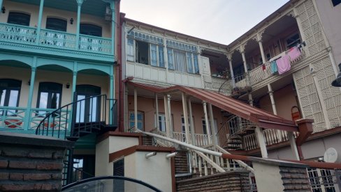 KRALJEVOG SOKOLA SKUVAO POTOK Legenda o nastanku Tbilisija utkana u istoriju Gruzina, koji sebe smatraju naslednicima Nojevih potomaka KRALJEVOG SOKOLA SKUVAO POTOK Legenda o nastanku Tbilisija utkana u istoriju Gruzina, koji sebe smatraju naslednicima Nojevih potomaka