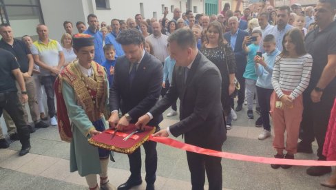 OTVARANJE NOVE ZGRADE OŠ DUŠA KORAĆ U BIJELOM POLJU IZAZVALO REAKCIJE ČELNIKA OPŠTINE: Nisu pomenuli Duškovu vladu, nas nisu pozvali OTVARANJE NOVE ZGRADE OŠ DUŠA KORAĆ U BIJELOM POLJU IZAZVALO REAKCIJE ČELNIKA OPŠTINE: Nisu pomenuli Duškovu vladu, nas nisu pozvali
