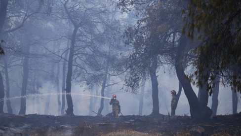 GRČKA DANIMA U PLAMENU: Izbio novi požar u blizini grada, vlasti upozorile meštane na jednu stvar GRČKA DANIMA U PLAMENU: Izbio novi požar u blizini grada, vlasti upozorile meštane na jednu stvar