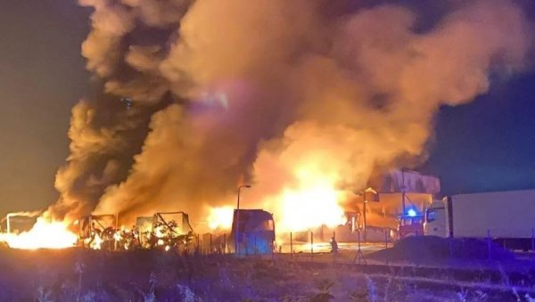 ВАТРОГАСЦИ ЛОКАЛИЗОВАЛИ ПОЖАР КОД ВАРВАРИНА, У ТОКУ ДОГАШАВАЊЕ: Хитна није излазила на терен, погон био на продају? ВАТРОГАСЦИ ЛОКАЛИЗОВАЛИ ПОЖАР КОД ВАРВАРИНА, У ТОКУ ДОГАШАВАЊЕ: Хитна није излазила на терен, погон био на продају?