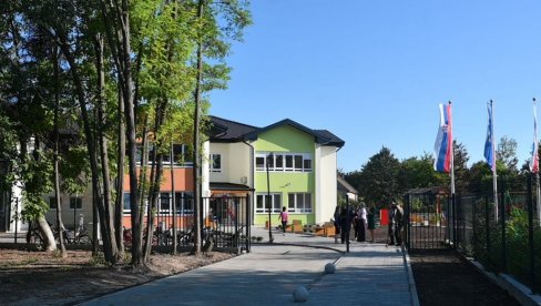 SVA DECA IZ SELA U VRTIĆU: U renoviranom predškolskom objektu u Bačkom Jarku upisano čak 210 mališana SVA DECA IZ SELA U VRTIĆU: U renoviranom predškolskom objektu u Bačkom Jarku upisano čak 210 mališana
