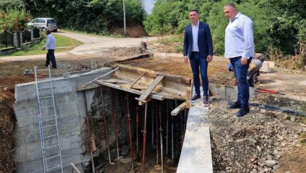 ГРАДИ СЕ НОВА ЋУПРИЈА: Врњчани настављају санацију последица јунског невремена ГРАДИ СЕ НОВА ЋУПРИЈА: Врњчани настављају санацију последица јунског невремена