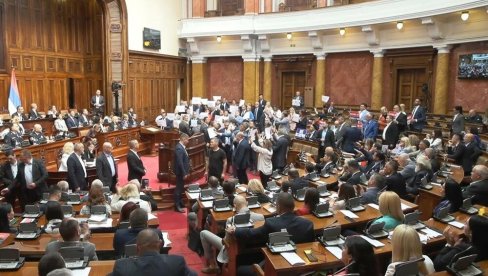ORLIĆ PORUČIO: Ćuta, Aleksić, Borko i Milivojević ne žele povećanje penzija i pomoć za decu ORLIĆ PORUČIO: Ćuta, Aleksić, Borko i Milivojević ne žele povećanje penzija i pomoć za decu