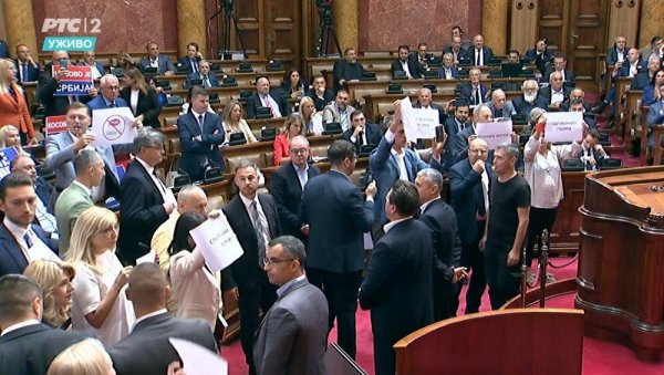 ОПОЗИЦИЈА УЧИ ОД АЉБИНА КУРТИЈА: Блокирају рад Скупштине Србије - не дају да грађани добију веће плате и пензије ОПОЗИЦИЈА УЧИ ОД АЉБИНА КУРТИЈА: Блокирају рад Скупштине Србије - не дају да грађани добију веће плате и пензије