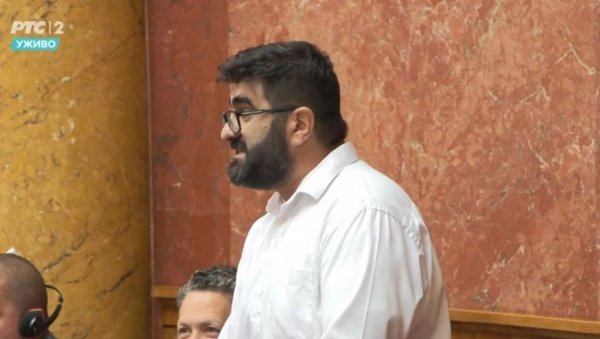 НОСИЋЕТЕ НЕКУ ДЕЦУ НА САВЕСТИ Посланик Фехратовић молио опозицију у парламенту да му спасу болесно дете - они одбили да га чују НОСИЋЕТЕ НЕКУ ДЕЦУ НА САВЕСТИ Посланик Фехратовић молио опозицију у парламенту да му спасу болесно дете - они одбили да га чују