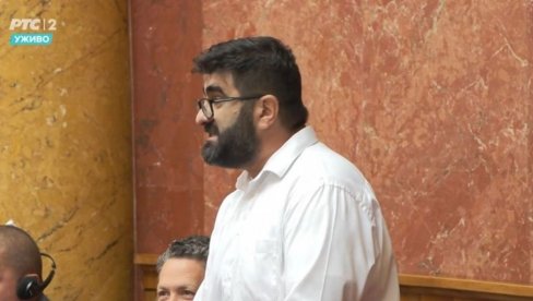 НОСИЋЕТЕ НЕКУ ДЕЦУ НА САВЕСТИ Посланик Фехратовић молио опозицију у парламенту да му спасу болесно дете - они одбили да га чују НОСИЋЕТЕ НЕКУ ДЕЦУ НА САВЕСТИ Посланик Фехратовић молио опозицију у парламенту да му спасу болесно дете - они одбили да га чују