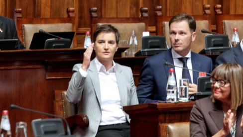 PREMIJERKA PORUČILA: Jeste uspeli da blokirate rad skupštine? Niste! Jesmo se izborili za penzije, plate i pomoć građanima? Jesmo! (VIDEO) PREMIJERKA PORUČILA: Jeste uspeli da blokirate rad skupštine? Niste! Jesmo se izborili za penzije, plate i pomoć građanima? Jesmo! (VIDEO)