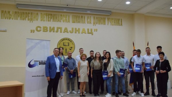 ЂАЦИ ДОБИЛИ ПОЉОПРИВРЕДНЕ МАШИНЕ: Донације Фонда за оснаживање младих пољоприовредника Свилајнца ЂАЦИ ДОБИЛИ ПОЉОПРИВРЕДНЕ МАШИНЕ: Донације Фонда за оснаживање младих пољоприовредника Свилајнца