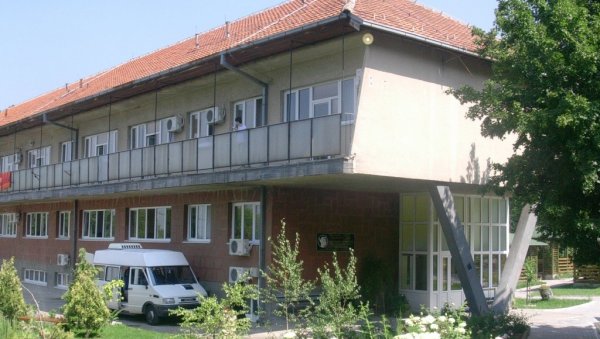 ДОНАЦИЈА ШТИЋЕНИЦАМА ДОМА У ИЗВОРУ: Учесници Дана паприке у Дреновцу даривали своје производе ДОНАЦИЈА ШТИЋЕНИЦАМА ДОМА У ИЗВОРУ: Учесници Дана паприке у Дреновцу даривали своје производе